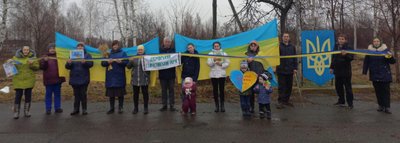 До Дня Соборності України у Малинській громаді на Житомирщині організували фотоакцію "Нитка Єдності"