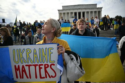 У світі пройшли акції на підтримку України до роковин початку повномасштабного вторгнення Росії У світі пройшли акції на підтримку України до роковин початку повномасштабного вторгнення Росії