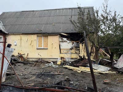 Російський безпілотник поцілив в житлові будинки в Сумах Російський безпілотник поцілив в житлові будинки в Сумах