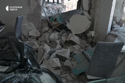 "Закрила очі і побачила спалах": історія пари, яка пережила влучання дрона у свою квартиру "Закрила очі і побачила спалах": історія пари, яка пережила влучання дрона у свою квартиру