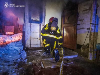 Пожежа у Черняхівській громаді на Житомирщині: у будинку знайшли тіло чоловіка Пожежа у Черняхівській громаді на Житомирщині: у будинку знайшли тіло чоловіка