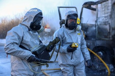 Горіла вантажівка, яка перевозила понад 20 тонн селітри, на Рівненщині. Чи є загроза для населення Горіла вантажівка, яка перевозила понад 20 тонн селітри, на Рівненщині. Чи є загроза для населення