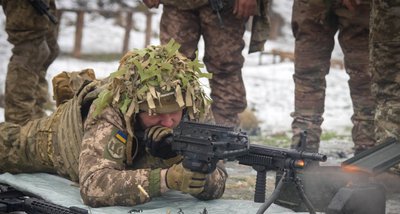 Рекрути 2 батальйону 36-ї бригади морської піхоти відпрацьовують елементи вогневої підготовки Рекрути 2 батальйону 36-ї бригади морської піхоти відпрацьовують елементи вогневої підготовки