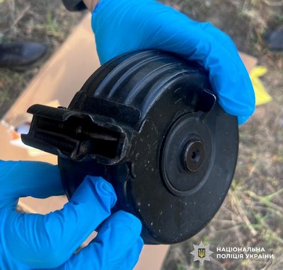 На Житомирщині поліцейські затримали чоловіка під час продажу боєприпасів і гранати На Житомирщині поліцейські затримали чоловіка під час продажу боєприпасів і гранати