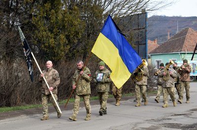 На Закарпатті попрощалися із полеглим на війні Олегом Бузулюком На Закарпатті попрощалися із полеглим на війні Олегом Бузулюком