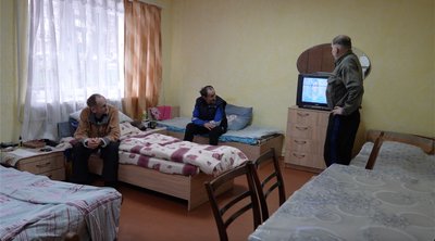 "Перший місяць безплатно": переселенці розповідають про життя у сумському гуртожитку "Перший місяць безплатно": переселенці розповідають про життя у сумському гуртожитку