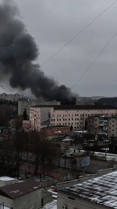 Пожежа і стовп диму в одному з районів Житомира: що відомо про ситуацію Пожежа і стовп диму в одному з районів Житомира: що відомо про ситуацію