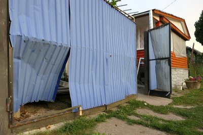 У Свесі на Сумщині через обстріл РФ поранена жінка У Свесі на Сумщині через обстріл РФ поранена жінка