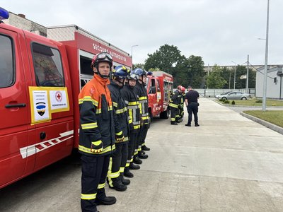 Швейцарські волонтери передали два спецавтомобілі рятувальникам Житомира Швейцарські волонтери передали два спецавтомобілі рятувальникам Житомира