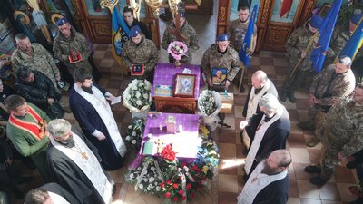 У Мукачеві попрощалися із захисником Маріуполя Василем Бодячуком У Мукачеві попрощалися із захисником Маріуполя Василем Бодячуком