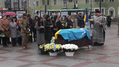 З бійцями Юрієм Харитонюком та Володимиром Смірновим попрощалися у Рівному З бійцями Юрієм Харитонюком та Володимиром Смірновим попрощалися у Рівному