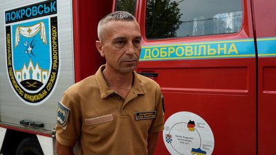 Добровільна пожежно-рятувальна команда допомога ДСНС пожежі евакуація люди Покровська міська громада доброволець пожежно-рятувальної команди Михайло Сизон Донецька область Добровільна пожежно-рятувальна команда допомога ДСНС пожежі евакуація люди Покровська міська громада доброволець пожежно-рятувальної команди Михайло Сизон Донецька область