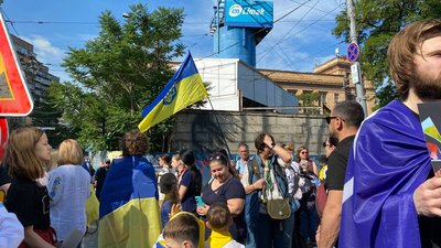 Дніпряни зібралися на хвилину мовчання у пам’ять про Ірину "Чеку" Цибух Дніпряни зібралися на хвилину мовчання у пам’ять про Ірину "Чеку" Цибух