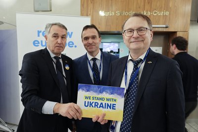 Євродепутати написали листи підтримки ста п'ятдесятьом кримським політв'язням Євродепутати написали листи підтримки ста п'ятдесятьом кримським політв'язням