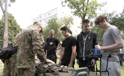 Черкаським студентам показали військову амуніцію