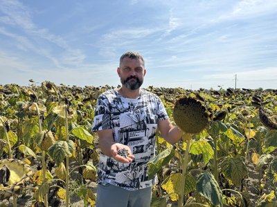 Понад 20 років вирощує зернові: Фермер Віктор Карабін — про кукурудзу й соняшник на Закарпатті Понад 20 років вирощує зернові: Фермер Віктор Карабін — про кукурудзу й соняшник на Закарпатті