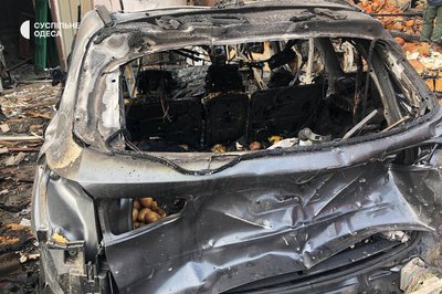 Пошкоджені будинок та автомобілі: фото наслідків російської атаки на Одесу 3 березня Пошкоджені будинок та автомобілі: фото наслідків російської атаки на Одесу 3 березня