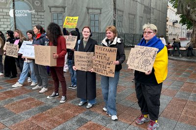 На Біржовій площі в Одесі протестують проти проєкту Цивільного кодексу На Біржовій площі в Одесі протестують проти проєкту Цивільного кодексу