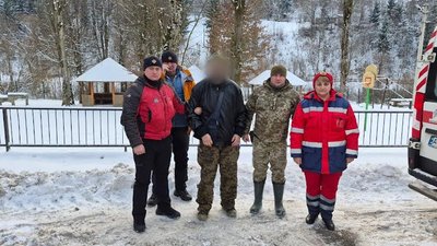 У горах врятували жителя Полтавщини, який намагався незаконно перетнути кордон У горах врятували жителя Полтавщини, який намагався незаконно перетнути кордон