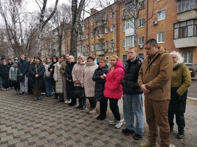 У Полтаві відкрили меморіальну дошку воїну Андрію Орлову У Полтаві відкрили меморіальну дошку воїну Андрію Орлову