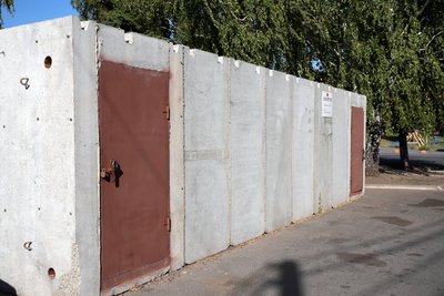 "Коні запряжені, раптом що — будемо тікати". Як живе прифронтовий Покровськ: репортаж