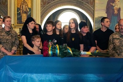 У Мукачеві попрощалися з полеглим захисником Василем Улинцем У Мукачеві попрощалися з полеглим захисником Василем Улинцем