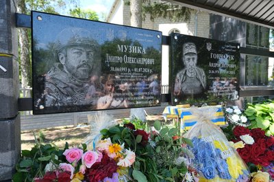 На Вінниччині на честь двох полеглих захисників відкрили пам'ятні дошки На Вінниччині на честь двох полеглих захисників відкрили пам'ятні дошки