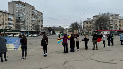 У Вінниці під час хвилини мовчання вшанували пам'ять загиблого Ігоря Довганя У Вінниці під час хвилини мовчання вшанували пам'ять загиблого Ігоря Довганя