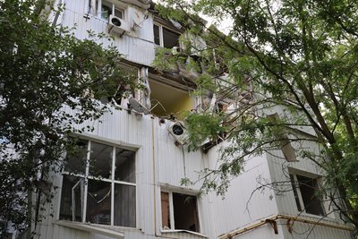 Російська армія вдарила БпЛА типу "Молнія" по багатоповерхівці у Херсоні: очевидці про наслідки Російська армія вдарила БпЛА типу "Молнія" по багатоповерхівці у Херсоні: очевидці про наслідки
