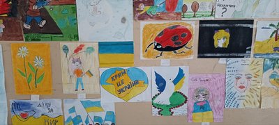 Військові подякували учням і педагогам Житомирської спецшколи, які плетуть сітки для ЗСУ Військові подякували учням і педагогам Житомирської спецшколи, які плетуть сітки для ЗСУ