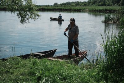 Жителі Печенігів плавають на лодках по водосховищу, 5 червня 2026 року Жителі Печенігів плавають на лодках по водосховищу, 5 червня 2026 року
