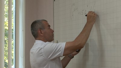 "Себе віддає математиці": девʼять учнів черкаського вчителя склали НМТ з математики на 200 балів "Себе віддає математиці": девʼять учнів черкаського вчителя склали НМТ з математики на 200 балів