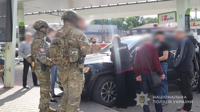 "Рішення" за 6 тисяч доларів: на Одещині затримали чоловіка за підозрою у зловживанні впливом "Рішення" за 6 тисяч доларів: на Одещині затримали чоловіка за підозрою у зловживанні впливом