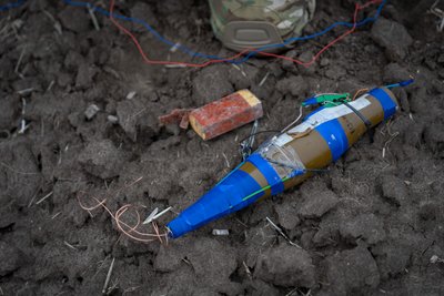 "Якщо чуємо звук FPV-дрона, то ховаємось": як працюють вибухотехніки на Нікопольщині "Якщо чуємо звук FPV-дрона, то ховаємось": як працюють вибухотехніки на Нікопольщині