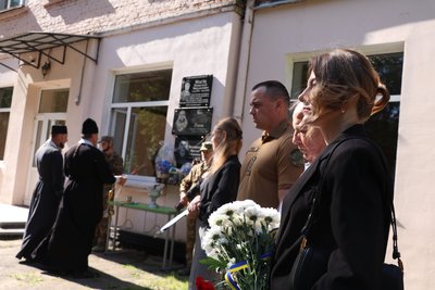 На Вінниччині на честь двох полеглих захисників відкрили пам'ятні дошки На Вінниччині на честь двох полеглих захисників відкрили пам'ятні дошки