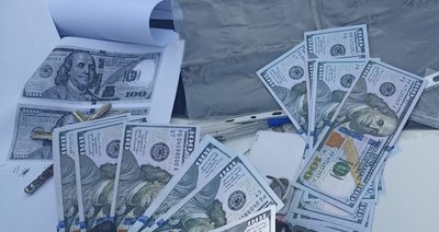 На Львівщині працівника митниці підозрюють в організації каналу переправлення чоловіків за кордон На Львівщині працівника митниці підозрюють в організації каналу переправлення чоловіків за кордон
