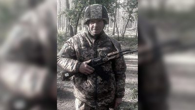 На Чернігівщині попрощалися з чотирма солдатами, які загинули на північно-східному напрямку: Євген Маришев На Чернігівщині попрощалися з чотирма солдатами, які загинули на північно-східному напрямку: Євген Маришев