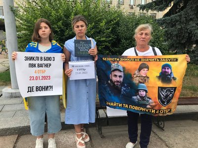 Пам'ятаємо про теракт в Оленівці — в Житомирі провели акцію на підтримку військовополонених та зниклих безвісти Пам'ятаємо про теракт в Оленівці — в Житомирі провели акцію на підтримку військовополонених та зниклих безвісти