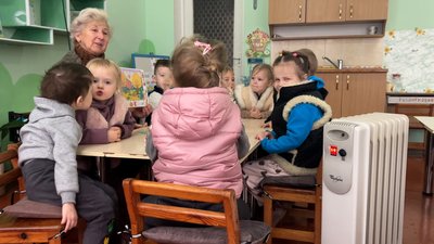 "Наші діти мерзнуть, а ви сидите в теплі": у Дубні батьки дошкільнят вимагали відновити опалення в дитсадку