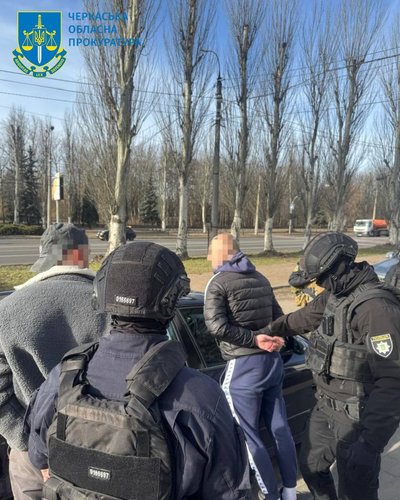 Продавали авто призначені для ЗСУ: затримали двох черкащан Продавали авто призначені для ЗСУ: затримали двох черкащан