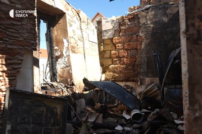"Врятувало, що була за стіною": наслідки атаки дронів РФ на Одесу у ніч проти 6 квітня "Врятувало, що була за стіною": наслідки атаки дронів РФ на Одесу у ніч проти 6 квітня