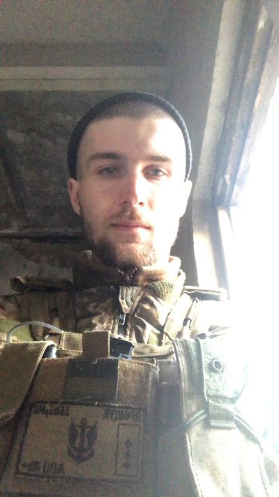 Понад 2 роки не бачила тата: звільнений з полону чуднівець зустрівся з донькою та дружиною Понад 2 роки не бачила тата: звільнений з полону чуднівець зустрівся з донькою та дружиною