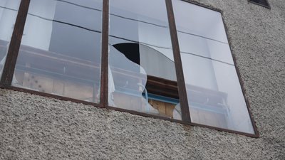 вибите вікно, вибита шибка вибите вікно, вибита шибка
