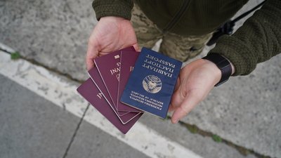 Нацполіція екстрадувала у Чехію 5 членів шахрайської організації Нацполіція екстрадувала у Чехію 5 членів шахрайської організації