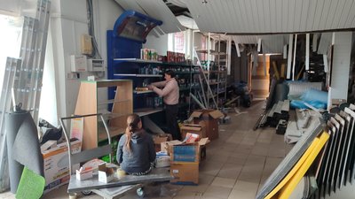 В Олевську комісія обстежила пошкоджений після атаки РФ бізнес: збитки можуть сягати мільйонів В Олевську комісія обстежила пошкоджений після атаки РФ бізнес: збитки можуть сягати мільйонів