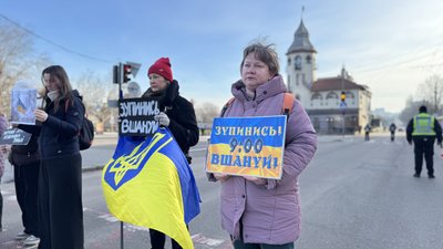 "Ми — їхній голос": у Миколаєві вшанували загиблих хвилиною мовчання "Ми — їхній голос": у Миколаєві вшанували загиблих хвилиною мовчання