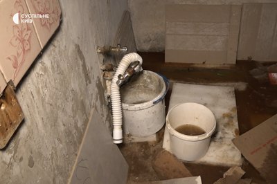 Підлога із фекалій: як відновлене після обстрілу житло у Києві відреагувало на морози і проблеми з опаленням Підлога із фекалій: як відновлене після обстрілу житло у Києві відреагувало на морози і проблеми з опаленням