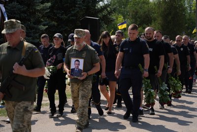 У Марганці попрощалися із загиблим внаслідок обстрілу РФ рятувальником Данилом Хижняком У Марганці попрощалися із загиблим внаслідок обстрілу РФ рятувальником Данилом Хижняком