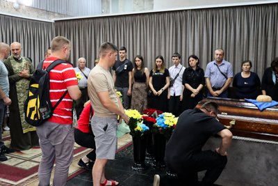 Із загиблим героєм Сергієм Бацем попрощалися в будинку ритуальних послуг
