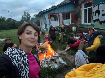 Посиденьки на Бакоті біля вогнища Посиденьки на Бакоті біля вогнища